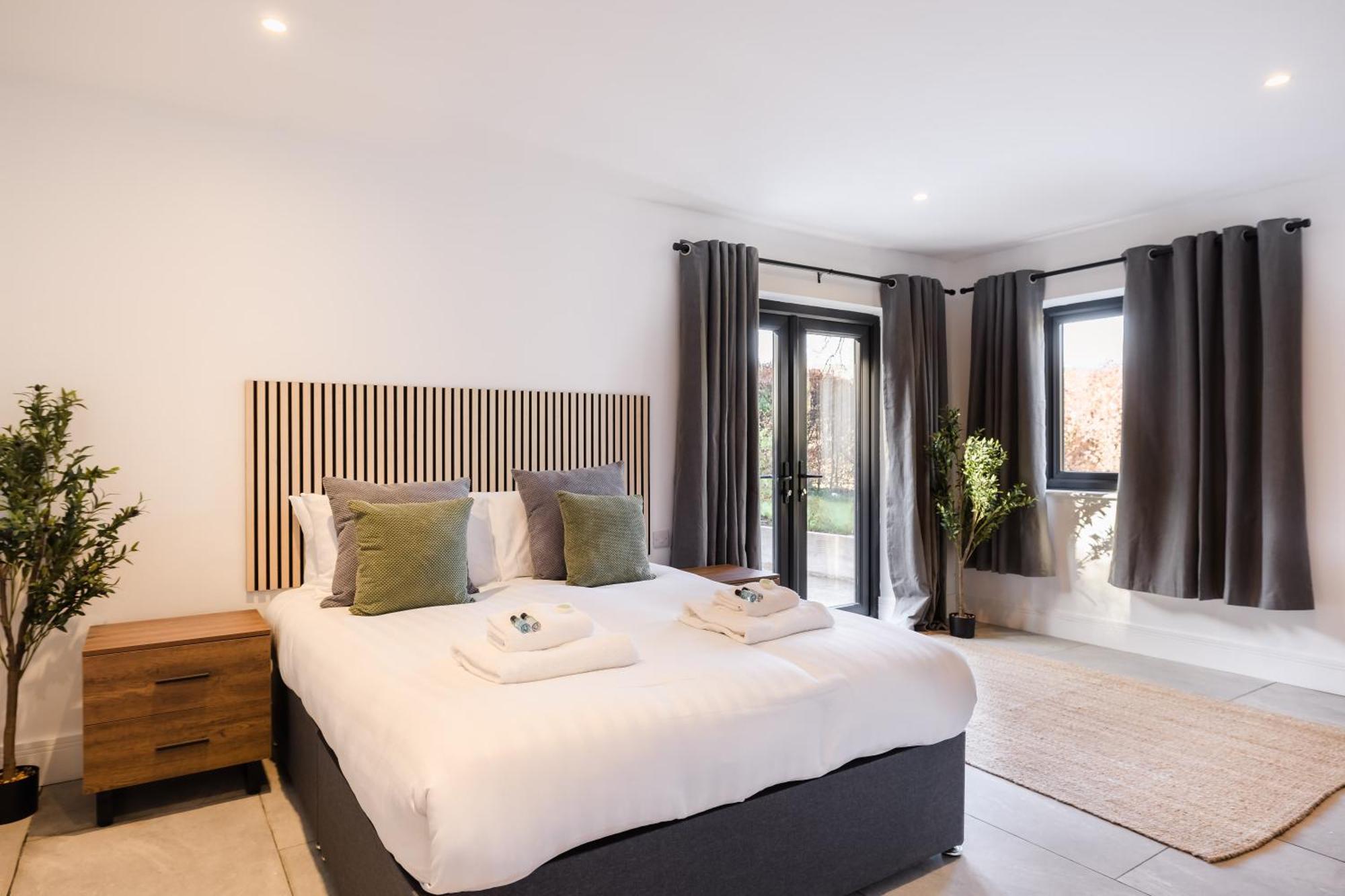 The Old House 1147 Hotel Bridgend  Buitenkant foto